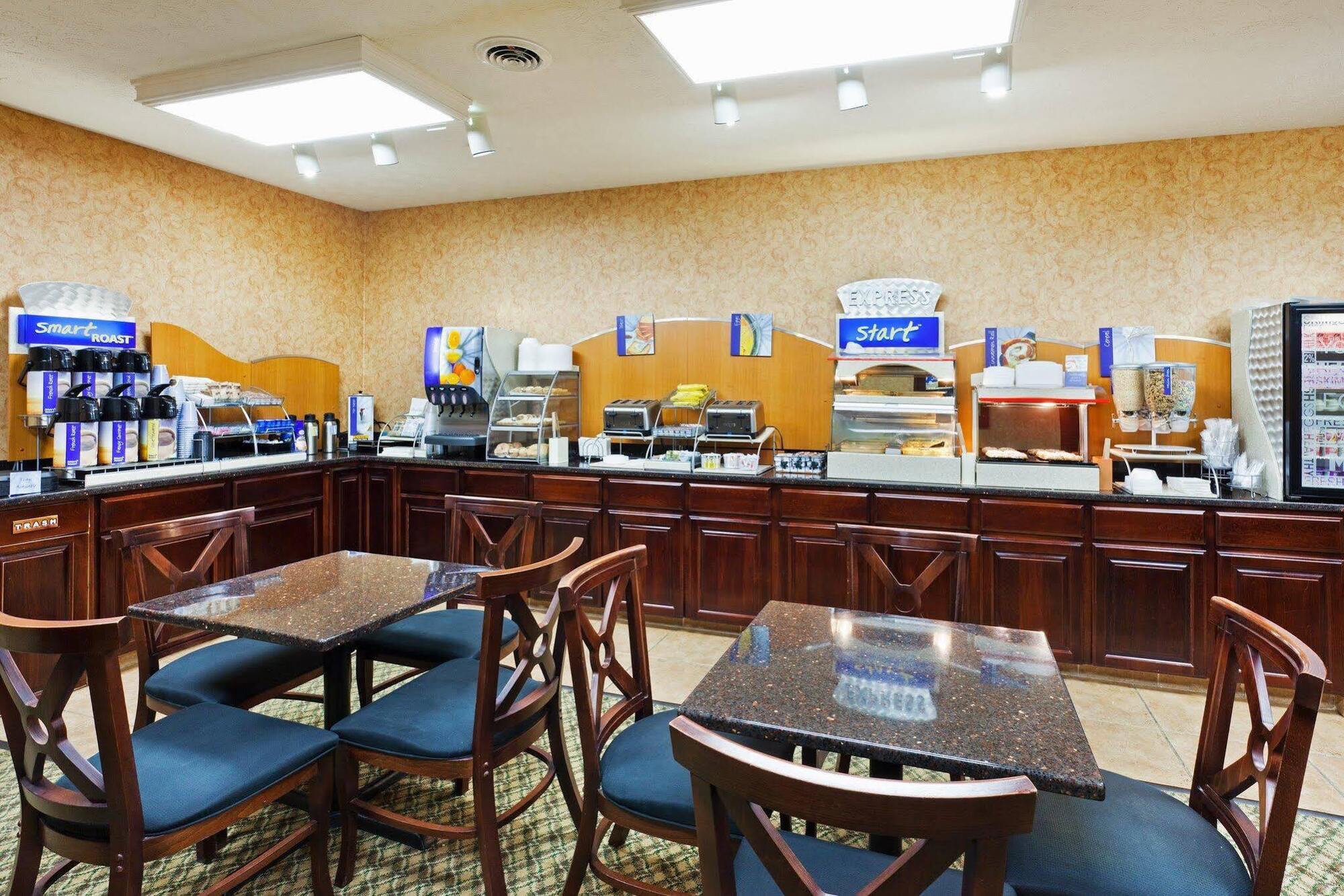 Holiday Inn Express Dandridge, An Ihg Hotel Экстерьер фото